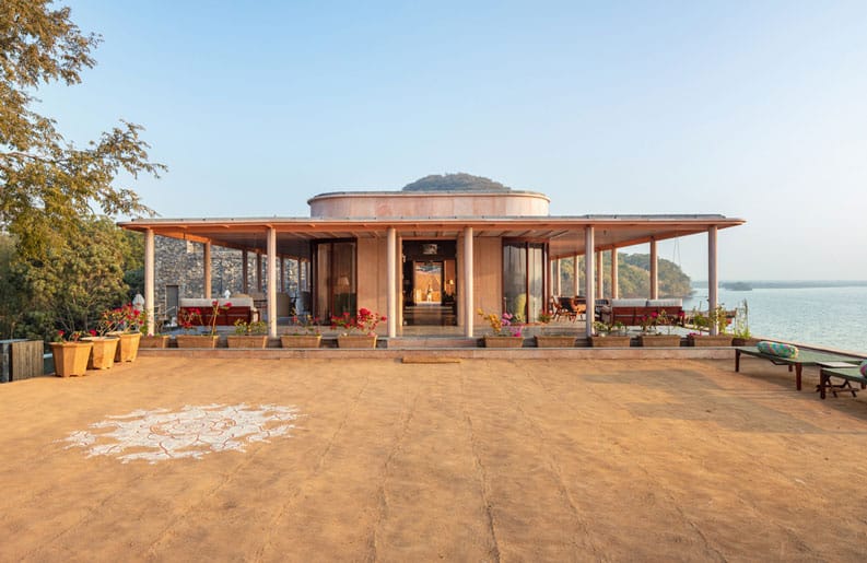 Hotel RAAS Chhatrasagar