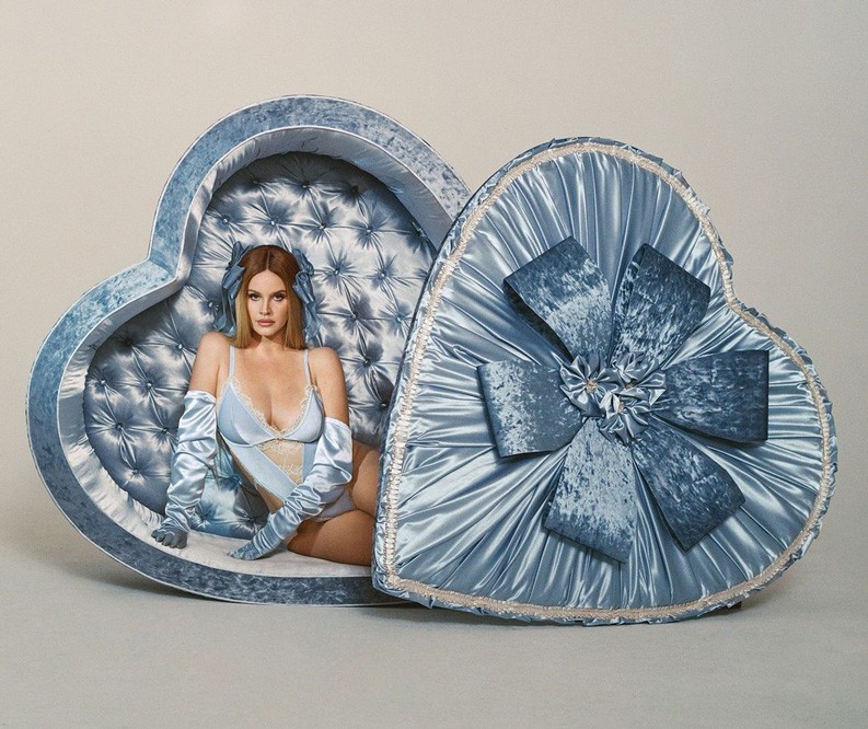 Lana Del Rey protagoniza la campaña de San Valentín de SKIMS