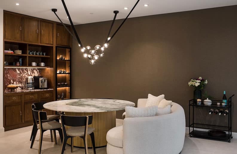 Magnolia es una vivienda inspirada en los escenarios naturales que rodean y acogen al valle de San Pedro Garza, fusionando las tendencias del diseño
