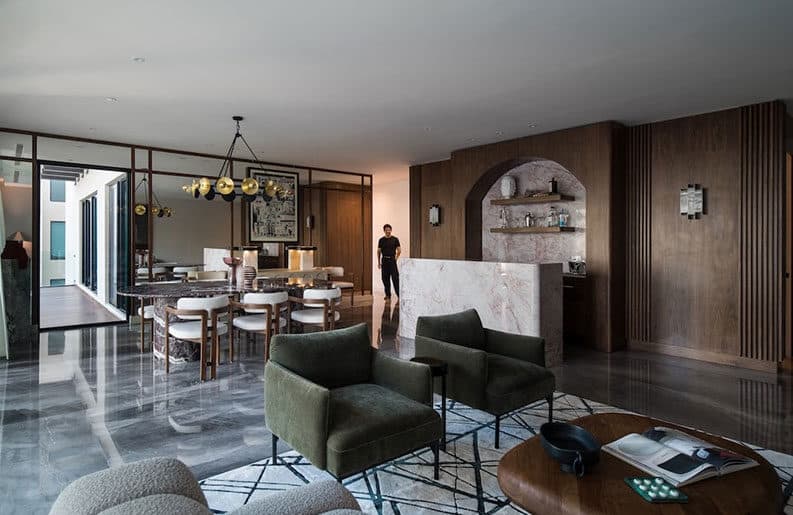 Magnolia es una vivienda inspirada en los escenarios naturales que rodean y acogen al valle de San Pedro Garza, fusionando las tendencias del diseño