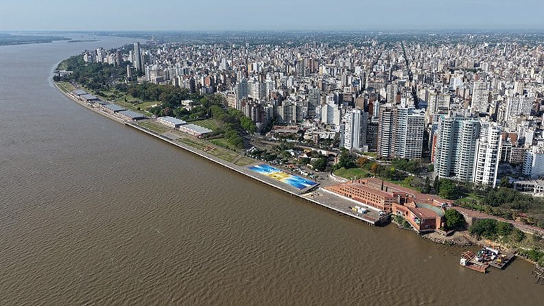 El mural más grande de la Bandera Argentina en Rosario