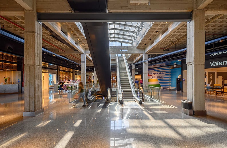 Nuevocentro Shopping. Una remodelación estructurada y elegante de un lugar icónico