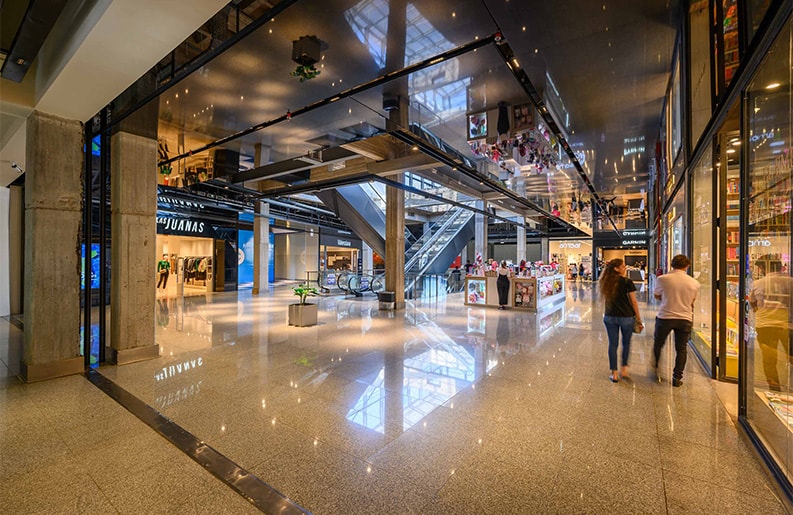 Nuevocentro Shopping. Una remodelación estructurada y elegante de un lugar icónico