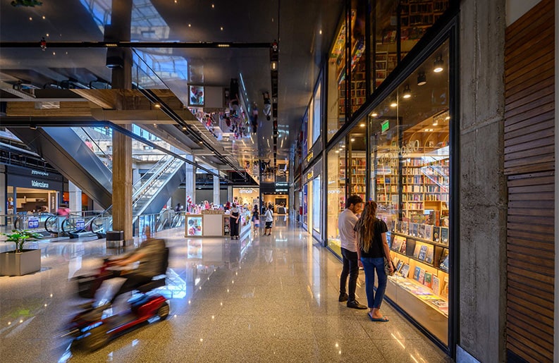 Nuevocentro Shopping. Una remodelación estructurada y elegante de un lugar icónico