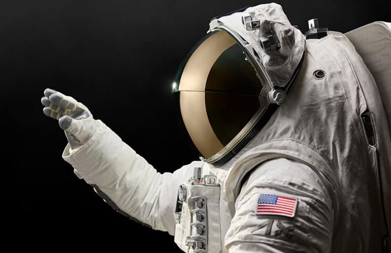 Oakley y Prada vestirán a los astronautas