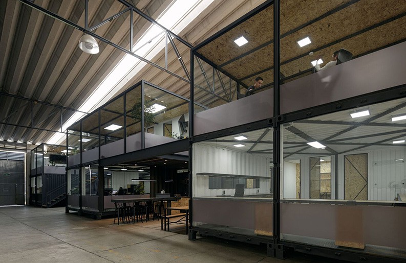 Oficina Container, HOHarquitectura, Lorena Darquea