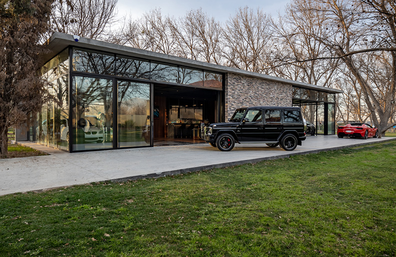 Pabellón del Auto by Guillermo Tirado González Architect