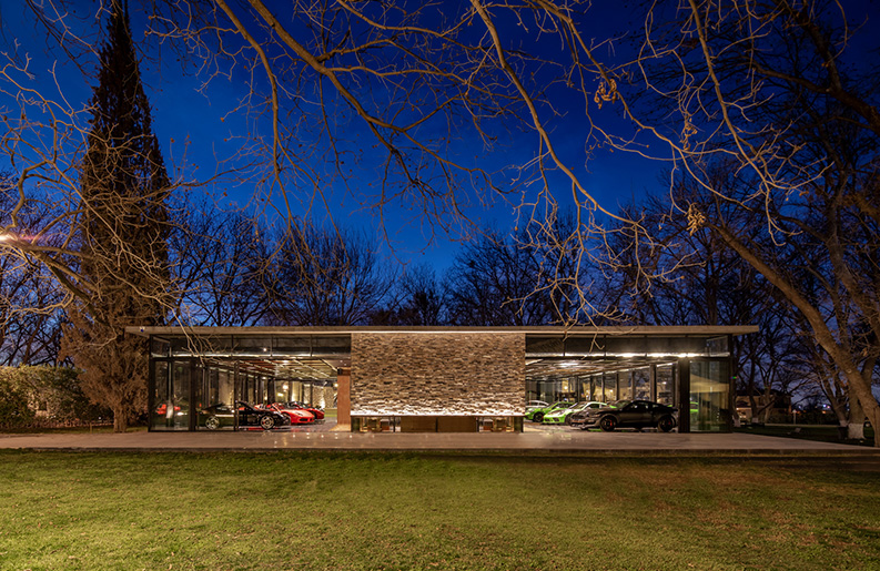 Pabellón del Auto by Guillermo Tirado González Architect