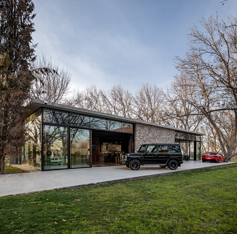 Pabellón del Auto by Guillermo Tirado González Architect