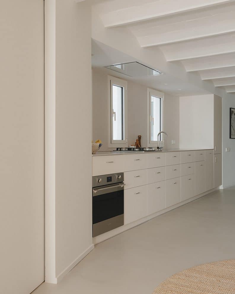 Reforma en Carrer Floridablanca by Ruben Casquero