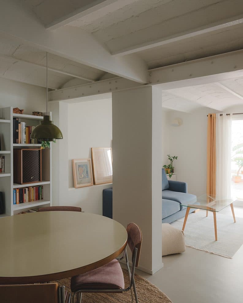 Reforma en Carrer Floridablanca by Ruben Casquero