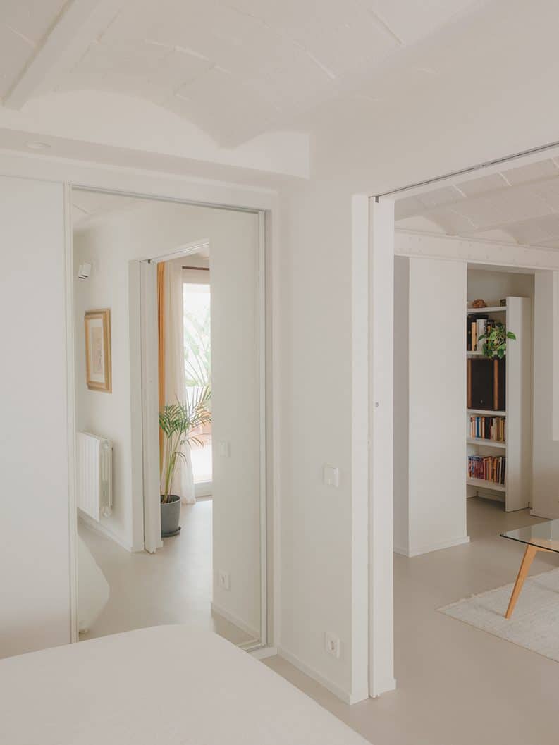 Reforma en Carrer Floridablanca by Ruben Casquero