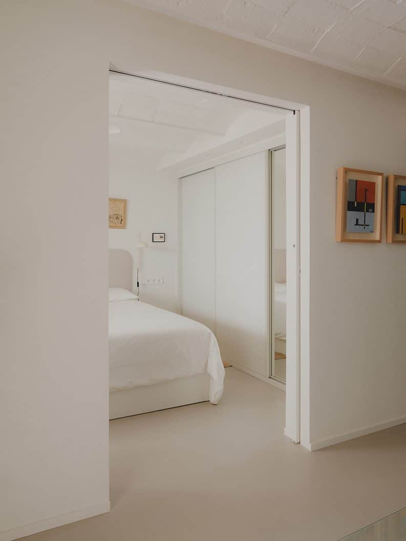 Reforma en Carrer Floridablanca by Ruben Casquero