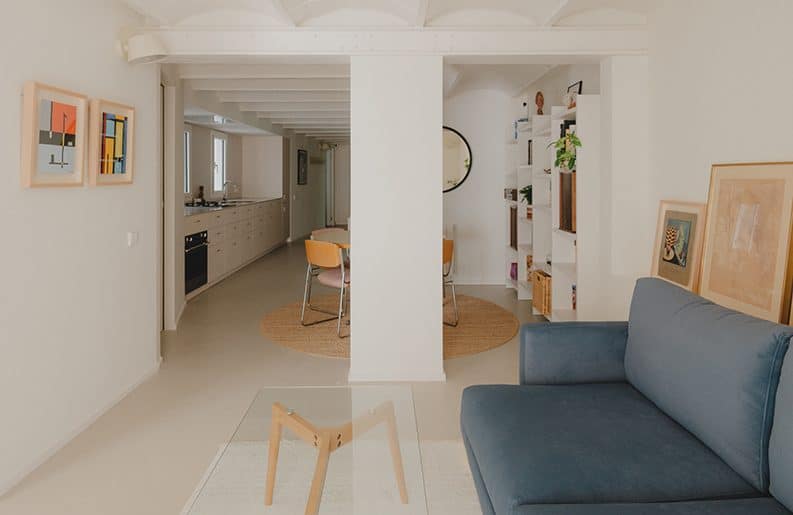 Reforma en Carrer Floridablanca by Ruben Casquero