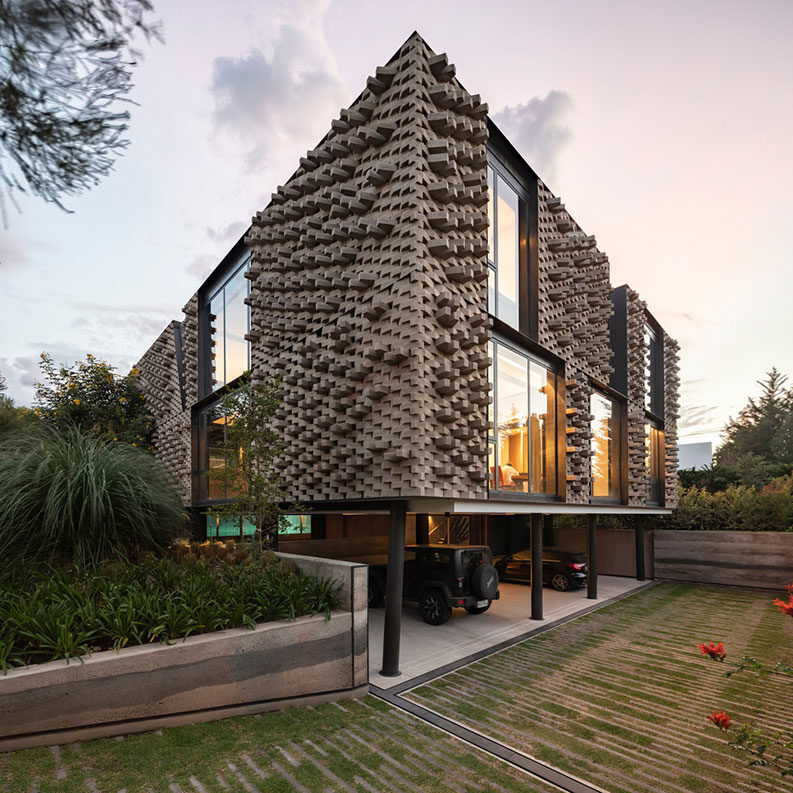 Una Casa en los Andes by ODD ARCHITECTS
