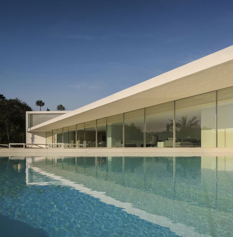 Villa 95 by Fran Silvestre Arquitectos