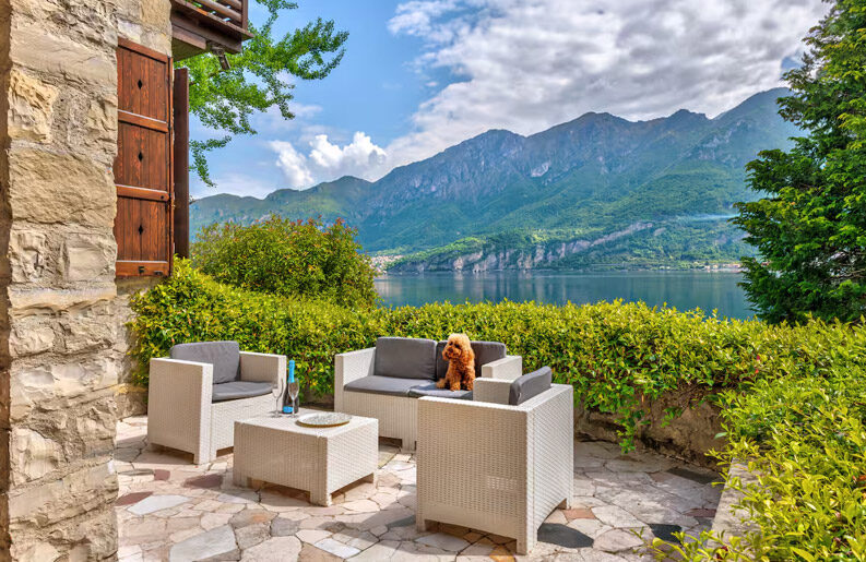 El sueño italiano. Una villa histórica en Airbnb sobre el Lago de Como tiene playa privada y vistas a los Alpes