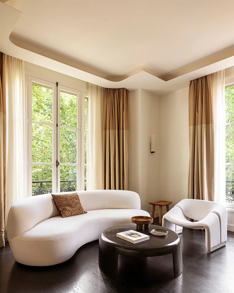 Un departamento parisino con arte