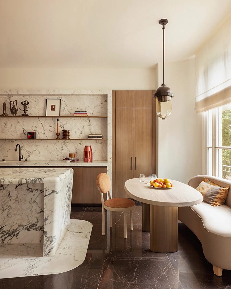 Un departamento parisino con arte