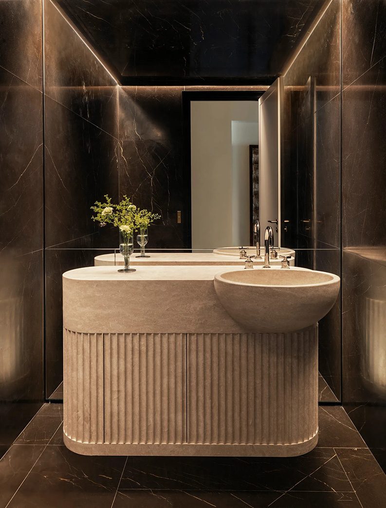 Un departamento parisino con arte