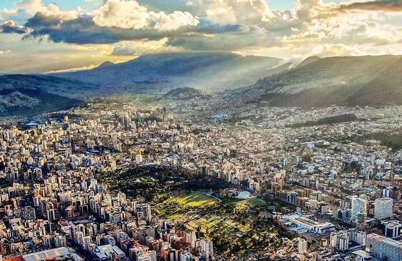 Un paseo por la altura. Ciudades entre montañas.