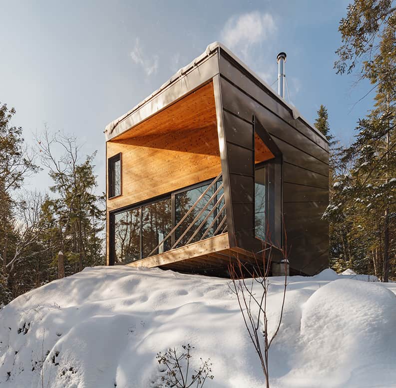 Las casas prefabricadas italianas que sirven como refugio en la montaña